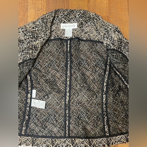 Jones New York Black and Cream Blazer with Textured Fabric - Picture 12 of 16